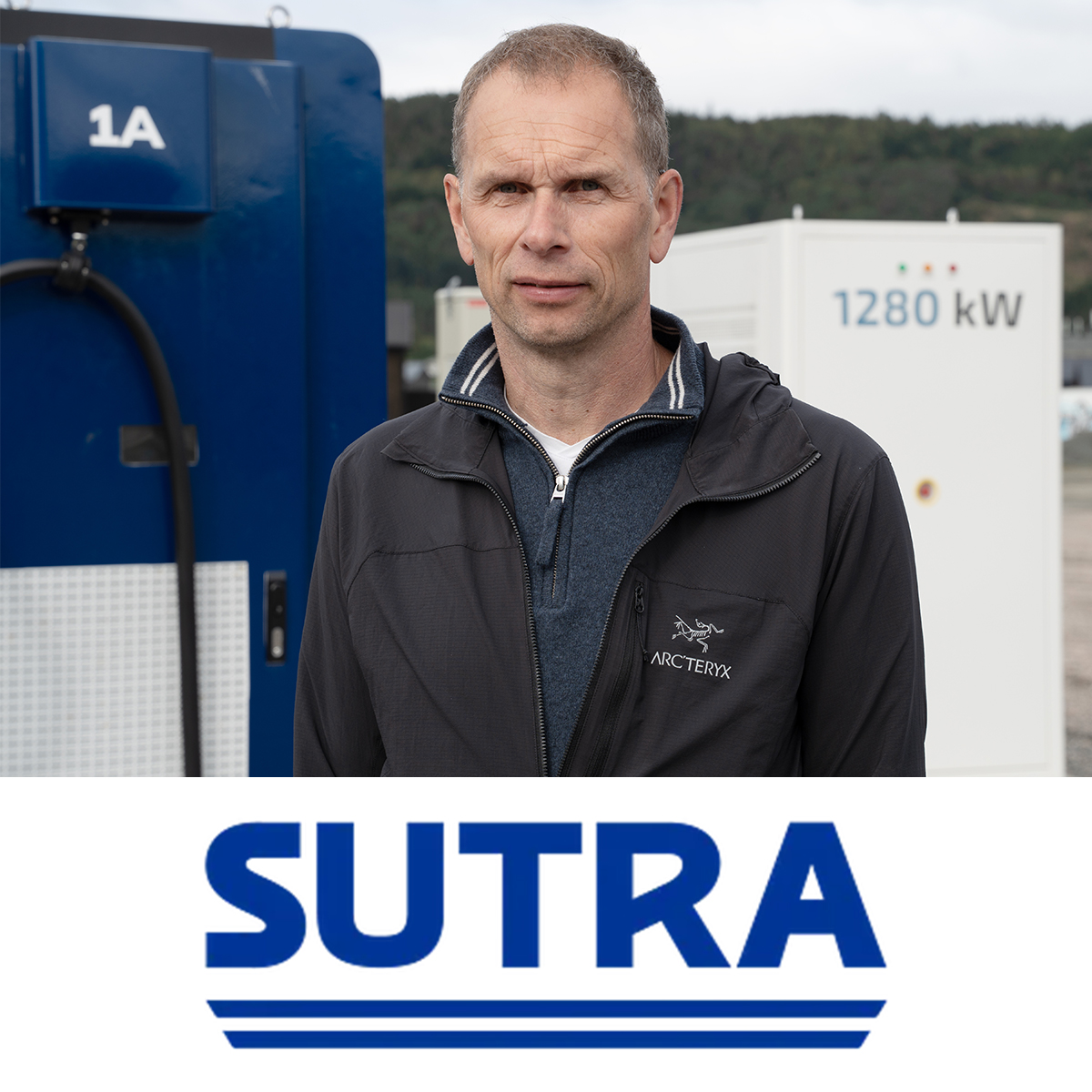 Jan fra Sutra står foran et sentralskap fra EMES på 1280 kilowatt